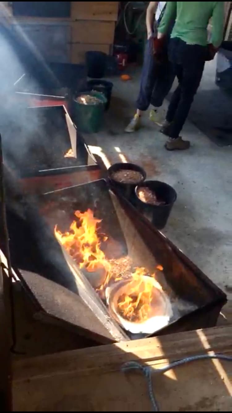 Smoking pieces in sawdust to play with carbon